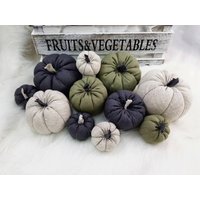 Kürbis Deko Aus Leinen Stoff /Landhaus- Bauernhaus- Jahreszeitentisch- Erntedank- Herbst - Halloween/ Beige, Olive Oder Grau Kürbis Deko Aus Leinen Stoff /Landhaus- Bauernhaus- Jahreszeitentisch- Erntedank- Herbst - Halloween/ Beige, Olive Oder Grau von RaumAusStoff