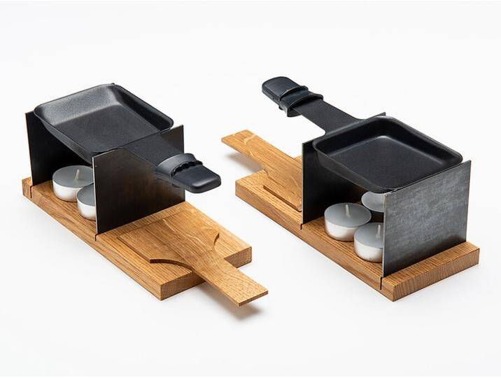 Raclette Set für 2 Personen My Raclette schwarzer Stahl / Eiche hell geölt braun, Designer Raumgestalt, 9x22x9 cm von Raumgestalt