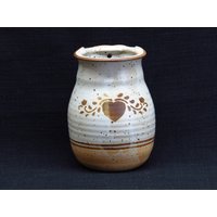 Handgefertigt Studio Keramik Gesprenkelt Glasur Steinzeug Wandtasche Vase Herz Und Florales Motiv von RavenHouseVintage99