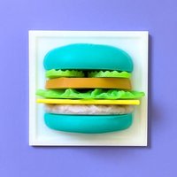 Cheeseburger Pastel 3D Resin Wand Kunst/Kitschige Pop Art Fake Food /Cheeseburger Unikate Wandskulptur von RavishingRoosters