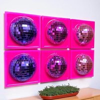 Disco Ball 3D Resin Wand Kunst/Spiegel Kugel Dopamin Dekor Wandskulptur Magenta Discokugel Pinkes Pop-Wand-Kunst Kitschy Disco Ball 3D Resin Wand Kunst/Spiegel Kugel Dopamin Dekor Wandskulptur Magenta Discokugel Pinkes Pop-Wand-Kunst Kitschy von RavishingRoosters