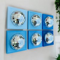 Disco Ball Blaue Deko 3D Kunstharz/Spiegelball Dopamin Dekor Wandskulptur Silberne Discokugel Blaues Pop Art Kitschy von RavishingRoosters