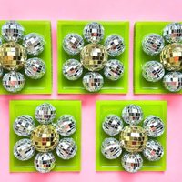 Blumen Diskokugel 3D Skulptur Wandbild/Kitschige Deko Handgemacht Retro Discokugel Wand Blume Mod Flower Dopamin Dekor von RavishingRoosters