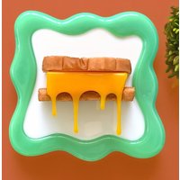 Gegrillte Käse 3D Kunstharz/60 Benutzerdefinierte Farben/ Fake Food Wandskulptur/ Sandwich Kunst/ Kitschige Dopamin Dekor/Schmelzender Käse Kunst Gegrillte Käse 3D Kunstharz/60 Benutzerdefinierte Farben/ Fake Food Wandskulptur/ Sandwich Kunst/ Kitschige Dopamin Dekor/Schmelzender Käse Kunst von RavishingRoosters