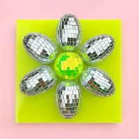 Giant Flower Disco Ball Skulptur Wand Kunst/Einzelstück Handgemacht Retro Discokugel Gänseblümchen Blume Giant Flower Disco Ball Skulptur Wand Kunst/Einzelstück Handgemacht Retro Discokugel Gänseblümchen Blume von RavishingRoosters