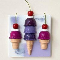 Ice Cream 3D Resin Wandkunst - Kawaii Dreifach Eistüte Mit Kirschen Pop Art Dessert Dekor 18x18cm | Dopamin Decor/Kitschige Küchenkunst Ice Cream 3D Resin Wandkunst - Kawaii Dreifach Eistüte Mit Kirschen Pop Art Dessert Dekor 18x18cm | Dopamin Decor/Kitschige Küchenkunst von RavishingRoosters