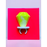 Jumbo Ring Pop 3D Kunstharz Neon Pink Gelb Wand Kunst Skulptur/ Fake Candy/ Food/ Pop Art/ Wandsüßigkeit/ Lollipop Kunst/ Sucker Art / Jumbo Ring Pop 3D Kunstharz Neon Pink Gelb Wand Kunst Skulptur/ Fake Candy/ Food/ Pop Art/ Wandsüßigkeit/ Lollipop Kunst/ Sucker Art / von RavishingRoosters