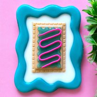 Neon Pink Blau Pop Tart Lebensgroß Frühstück Gebäck 3D Kunstharz Wand Kunst/Pop Art Wandkunst Neon Pink Blau Pop Tart Lebensgroß Frühstück Gebäck 3D Kunstharz Wand Kunst/Pop Art Wandkunst von RavishingRoosters
