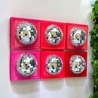 Pink Coral Disco Ball 3D Deko Wandbild/ Spiegelkugel/Dopamin Dekor Wandskulptur Pinkes Pop Art Kitschy Pink Coral Disco Ball 3D Deko Wandbild/ Spiegelkugel/Dopamin Dekor Wandskulptur Pinkes Pop Art Kitschy von RavishingRoosters