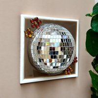 Retro 20, 3 cm Lange Diskokugel Edelsteinblumen Wandkunst/Wandskulptur Spiegelkugel Discokugel 3D Ohrhänger Mokka Retro 20, 3 cm Lange Diskokugel Edelsteinblumen Wandkunst/Wandskulptur Spiegelkugel Discokugel 3D Ohrhänger Mokka von RavishingRoosters