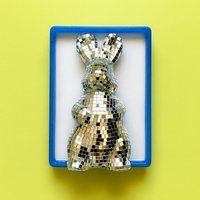 Riese 28, 5 cm Silber Häschen Disco Ball Neon Blau 3D Resin Wandkunst/Wandskulptur Neon Ostern Osterhase von RavishingRoosters