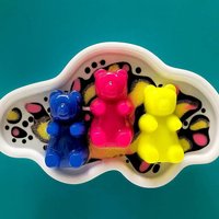 Riesen Gummibärchen Neon Regenbogen 3D Kunstharz Gerahmt/Wandbild Dopamin Deko Süßigkeiten Pop Art Kawaii von RavishingRoosters