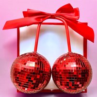 Red Cherry Bow Disco Ball 3D Resin Wandkunst/Spiegelball Dopamin Dekor Wandskulptur Fake Food Kirsche Kunst Red Cherry Bow Disco Ball 3D Resin Wandkunst/Spiegelball Dopamin Dekor Wandskulptur Fake Food Kirsche Kunst von RavishingRoosters