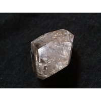 Miniatur-Großer Quarz-Kristall Mit Trockener Lufttasche Q-Hd-82014 Miniatur-Großer Quarz-Kristall Mit Trockener Lufttasche Q-Hd-82014 von Rckhoundzz