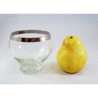 Mid Century Silber Riimmed Trinkgläser Becher Glaswaren Roly Poly Mid Century Silber Riimmed Trinkgläser Becher Glaswaren Roly Poly von ReArcade