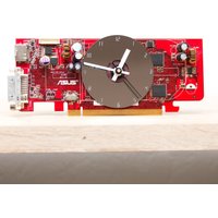 Schreibtischuhr - Recycelte Grafikkartenuhr, Einzigartige Bürouhr, Rote Platine Schreibtischuhr - Recycelte Grafikkartenuhr, Einzigartige Bürouhr, Rote Platine von ReComputing