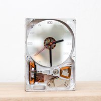 Tischuhr - Recycelte Computerfestplatte Uhr, Festplattenuhr, Geschenk Für Papa, Einzigartiges Geek Tischuhr - Recycelte Computerfestplatte Uhr, Festplattenuhr, Geschenk Für Papa, Einzigartiges Geek von ReComputing
