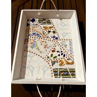 Upcycled Mosaik-Tablett Im Cottage-Stil - Gemusterte Fliesen Und Strassschmuck von ReTainReMakeReNew