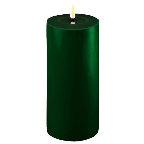 LED Kerze Deluxe Homeart, Indoor LED-Kerze mit realistischer Flamme auf einem Echtwachsspiegel, warmweißes Licht -Dunkel Grün 10 x 20 cm von ReWu