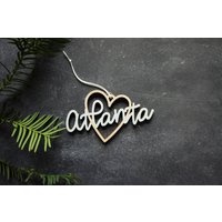 Atlanta Herz Ornament - Wählen Sie Ihre Farbe | Weihnachtsschmuck Einweihungsparty Geschenk Weihnachtsgeschenk Georgien von ReadyGo