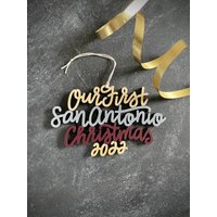 Wählen Sie Ihr Jahr, Phrase Und Farben | Unser/Mein Erster San Antonio Weihnachtsschmuck Christbaumkugel Einweihungsparty Geschenk von ReadyGo