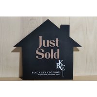 Gerade Verkauft Haus Geformtes Schild, Hausschild Mit Logo, Schild Für Makler, Realtor Closing Sign, Verkauft Logo Gerade Verkauft Haus Geformtes Schild, Hausschild Mit Logo, Schild Für Makler, Realtor Closing Sign, Verkauft Logo von RealEstateStoreCom