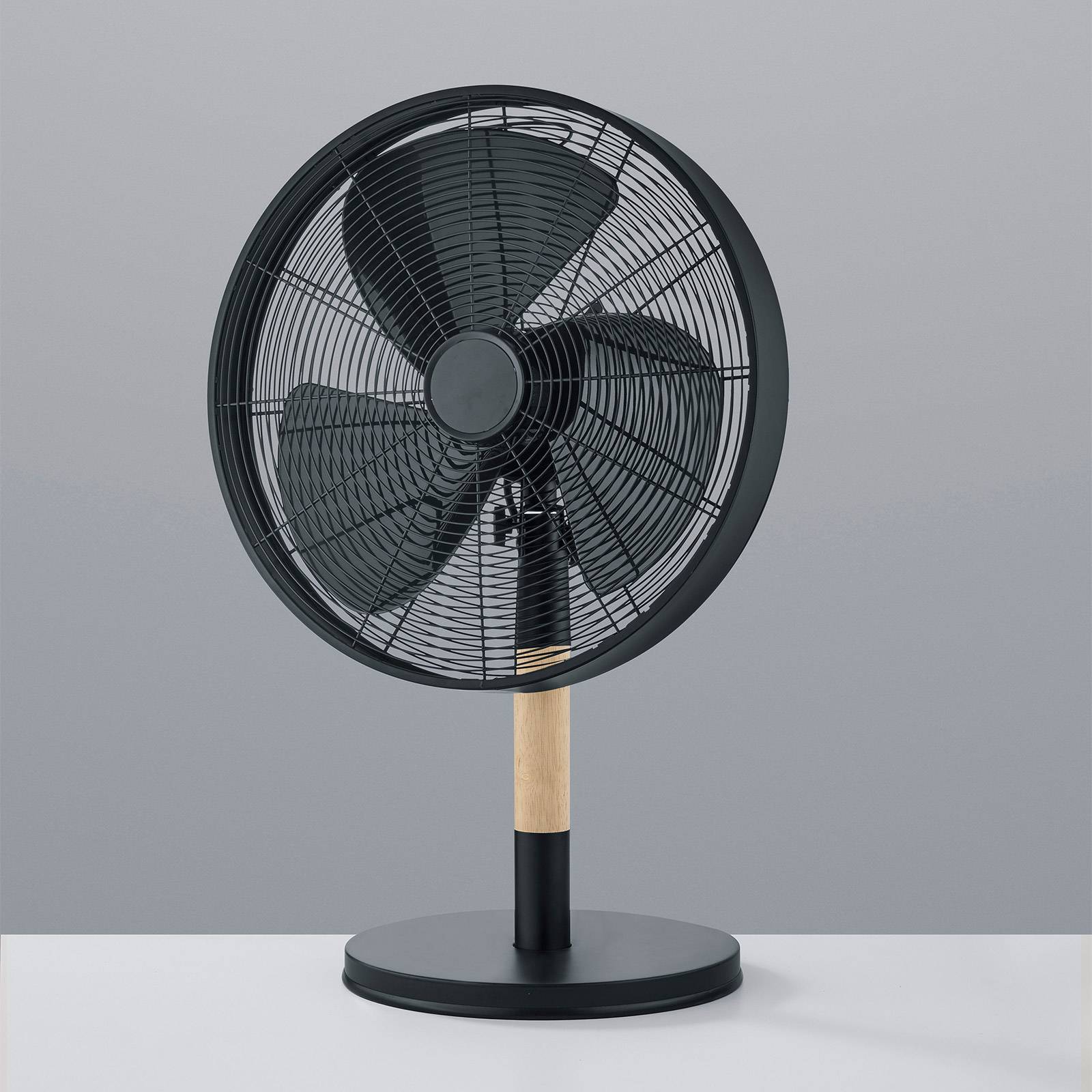 Tischventilator Viking, schwarz mit Holzelement von Reality Leuchten