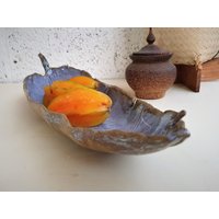 Große Blaue Obstschale, Blattschale, Handgefertigt in Israel von RebeccaKahanCeramics