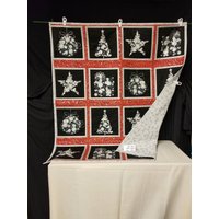 Quilt Mit Rot, Schwarz, Und Metallic Silber Farben. Maschinengequiltet Maschinenwaschbar. 116cm Mal 128cm. Eine Patchworkdecke Für Die Kalten Nächte von RebeccasQuiltingWork