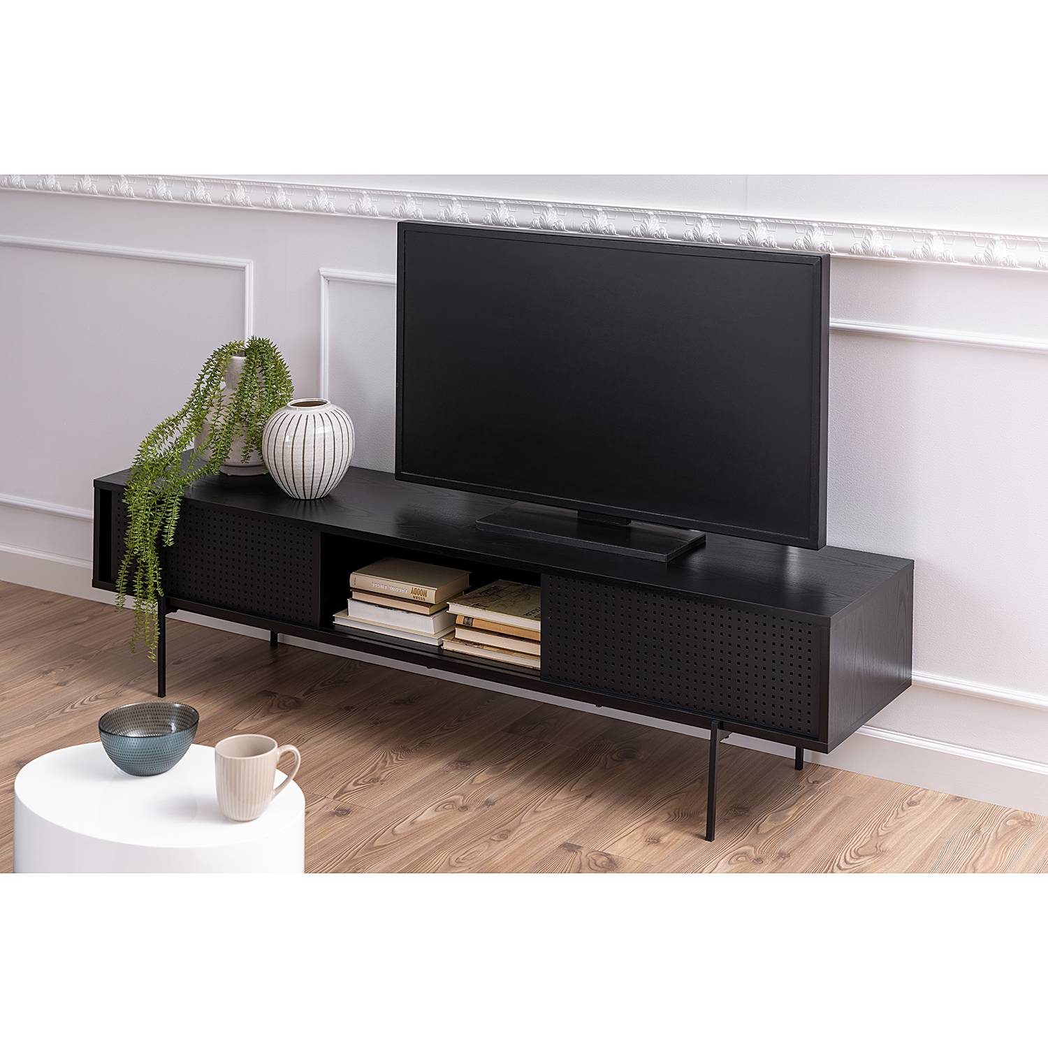 home24 TV-Lowboard Crandon Korpus: MDF Mitteldichte Holzfaserplatte , beschichtet Front & Gestell: Eisen, pulverbeschichtet Schwarz 180cm home24 TV-Lowboard Crandon Korpus: MDF Mitteldichte Holzfaserplatte , beschichtet Front & Gestell: Eisen, pulverbeschichtet Schwarz 180cm von home24