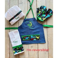 Dinosaurier Bestickte Schürze Kochmütze Für Jungen Handschuhe Personalisierte Benutzerdefinierte Auf Bestellung Geburtstagsgeschenke Kleinkind von RedBobbinDesigns