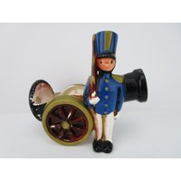Inarco - Japan Jahrgang Soldaten Und Canon Pflanzer Behälter von RedDoorCollections