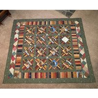 Handgemachter Quilt "Woodland Creatures" von RedMapleCheriQuilts