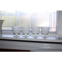 4 Vintage Milchglas Sherbet Teller Trauben Muster von RedRiverAntiques