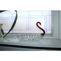 Vintage Große Elegante Glas Schwan Schale Rot Und Klar von RedRiverAntiques