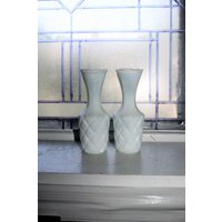 Vintage Milchglas Vasen Paar Quilted Diamond von RedRiverAntiques