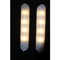 Paar Lange Weiße Murano Glas Wandlampen in Federform, Feder Shapr Wandleuchten von RedRoseParis