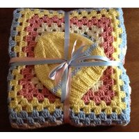 Gehäkelte Babydecke Und Strickmütze Gehäkelte Babydecke Und Strickmütze von RedStarStitches