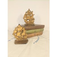 Bemalte Gusseisen Segelschiff Buchtag Set - Von Zwei Passenden Buchstützen; Vintage Buchstützen von RedTomatosVintage