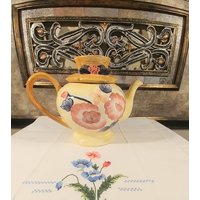 Vintage Blumenhut Teekanne Von Wcl, Handbemalt Hand Glasiert, Volle Größe; Figurale Teekanne, Florale Hut von RedTomatosVintage