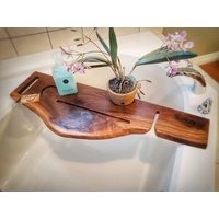 Live-Edge Badewannenablage Nussbaum von RedheadWoods