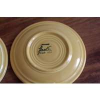 Vintage Homer Laughlin Genuine Fiesta 6 "Untertassen in Gelb, 2Er Set von RediscoveredRoots