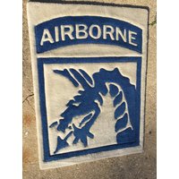 Benutzerdefinierte Gemacht Airborne Teppich Mit Logo von RedneckRugs