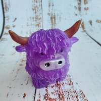 Lila Kuh Aus Resin - Epoxidharz Figur Hochlandkuh Mit Lila Fell von RedsResinKunst