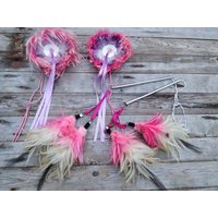 Kleine Männer Schicke Armrosetten Und Staffs, Junioren, Vintage, Rosa, Verblasst Kleine Männer Schicke Armrosetten Und Staffs, Junioren, Vintage, Rosa, Verblasst von Redstartradingpost