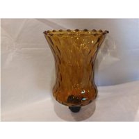 Amber Votive Oder Wandleuchter Dünnes Glas Rautenmuster Größere Zapfenhalter Kerzenhalter in Ausgezeichnetem Zustand Amber Votive Oder Wandleuchter Dünnes Glas Rautenmuster Größere Zapfenhalter Kerzenhalter in Ausgezeichnetem Zustand von Redstone2020