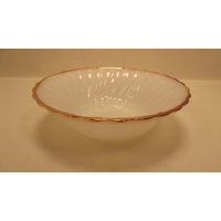 Anchor Hocking "Suburbia" Schüssel Müsli Oder Suppe Gold Scalloped Edge Weißes Milchglas in Hervorragendem Zustand von Redstone2020