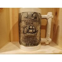 Capt Jo S Tarbell Inn Bierkrug Vintage Nautical Mit Faux Holzgriff Sehr 70Er Jahre Hervorragender Zustand von Redstone2020