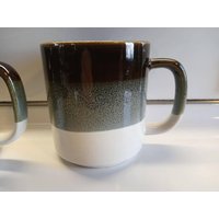 Dreifarbige Tasse Olive Mit Grauen Sprenkeln Über Weiß Vintage 1990Er Jahre in Sehr Gutem Zustand Und So Hübsch von Redstone2020