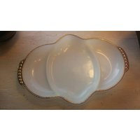 Feuer König Tablett Drei Gedeck Milchglas Vintage Servierplatte Perlen Glänzender Goldrand Geteilt Feuer König Tablett Drei Gedeck Milchglas Vintage Servierplatte Perlen Glänzender Goldrand Geteilt von Redstone2020